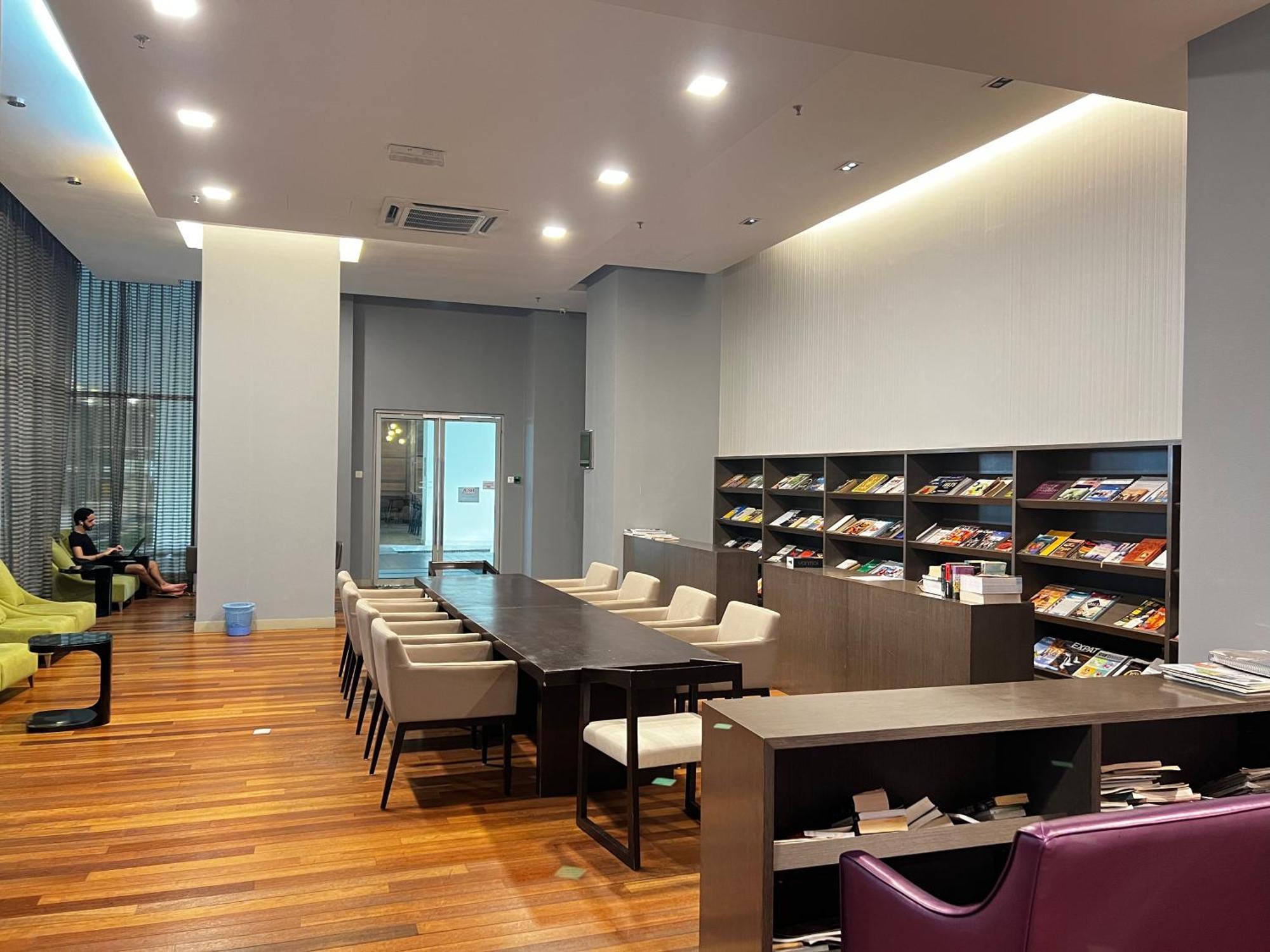 Regalia Spritz Empire Hostel Kuala Lumpur Exterior photo