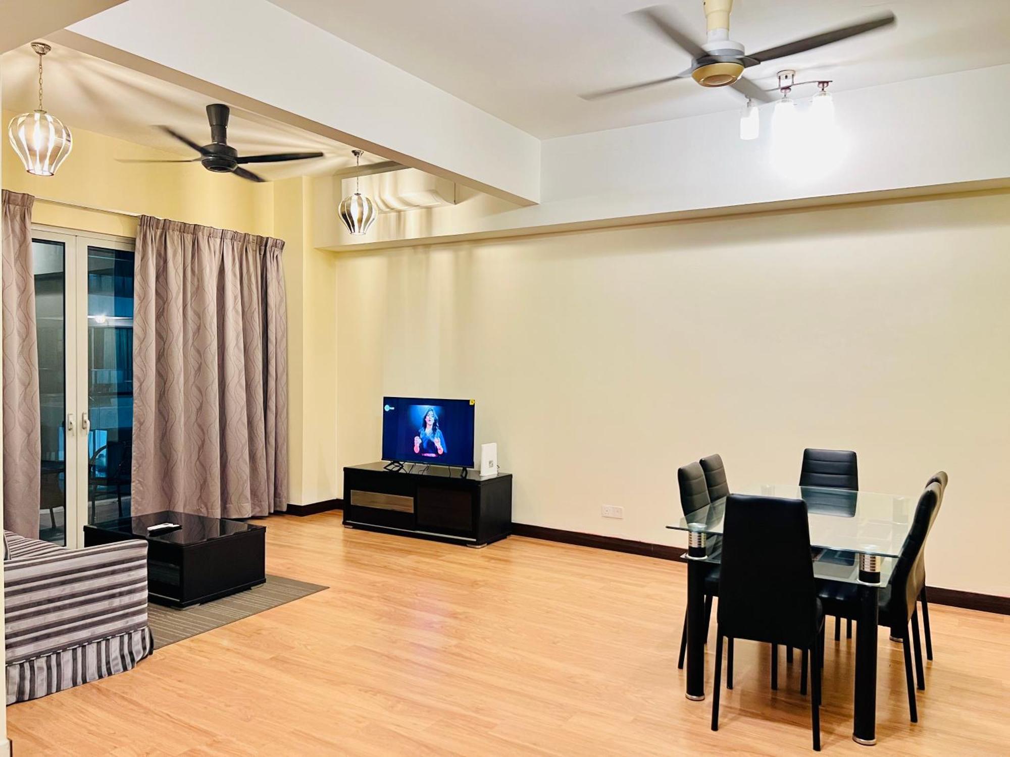 Regalia Spritz Empire Hostel Kuala Lumpur Exterior photo